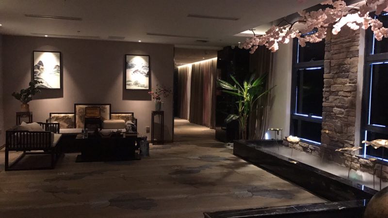 昨晚跟同事去了龙华区水疗,会所里面真是让我大开眼